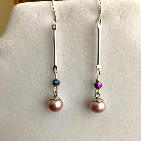 Genuine Mauve Pearl Bar Earrings.... - Picture 2 of 3